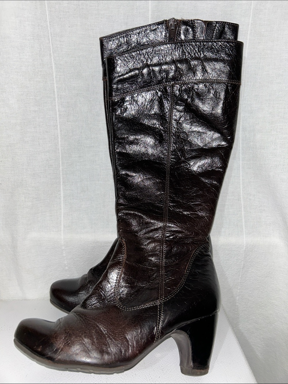 Women's Below-the-Knee Leather Boots in Dark Brown